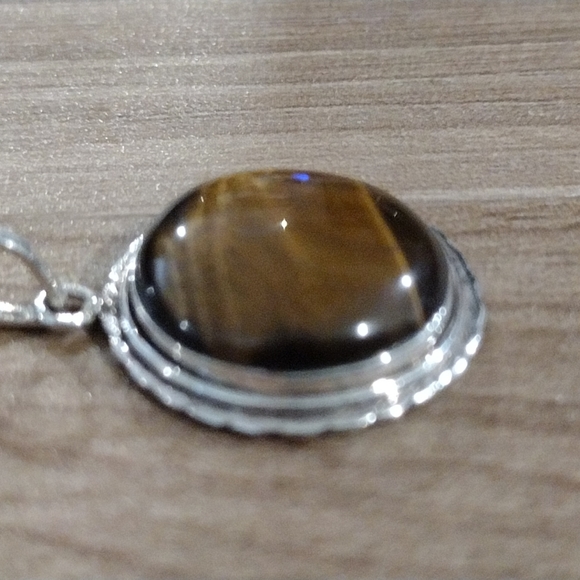 Tigers Eye Round Pendant with Silver Bezel - Picture 10 of 16